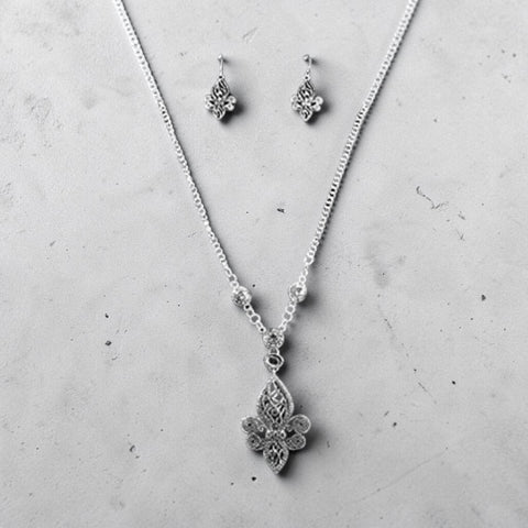 Fleur de Lis Necklace Set